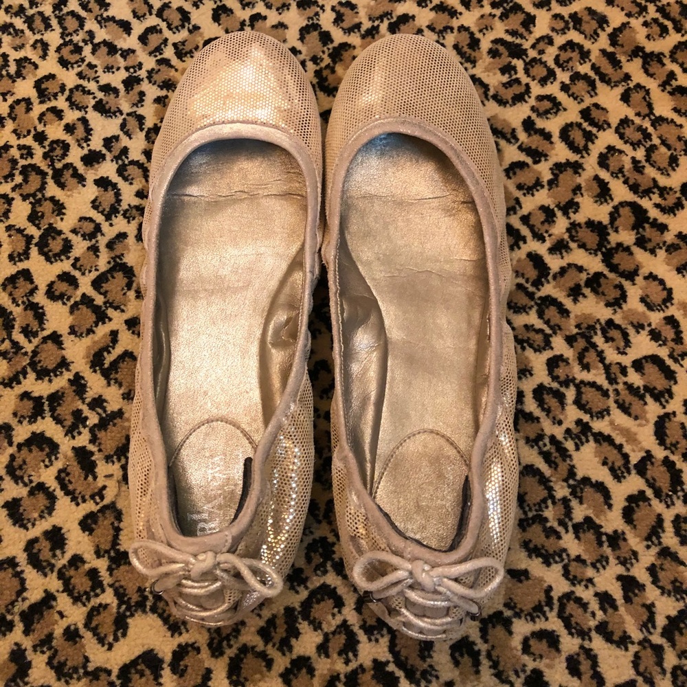 Cole Haan gold flats in EUC